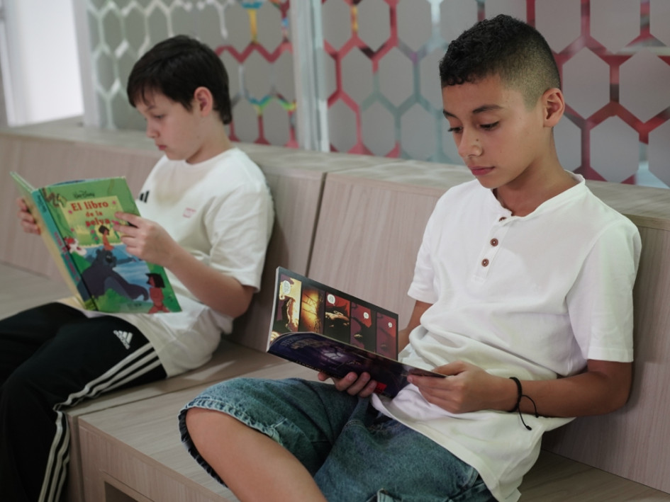 La ludoteca cuenta con zonas de lectura, bebeteca, teatrino y áreas recreativas para la primera infancia.