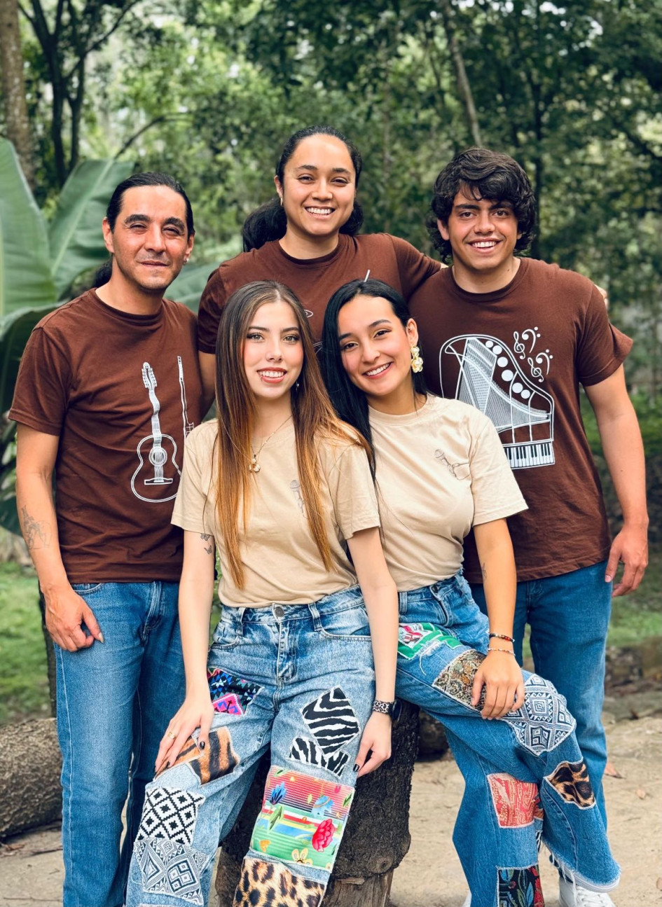 Dueto Florecer Andino se prepara para concurso nacional en Ibagué