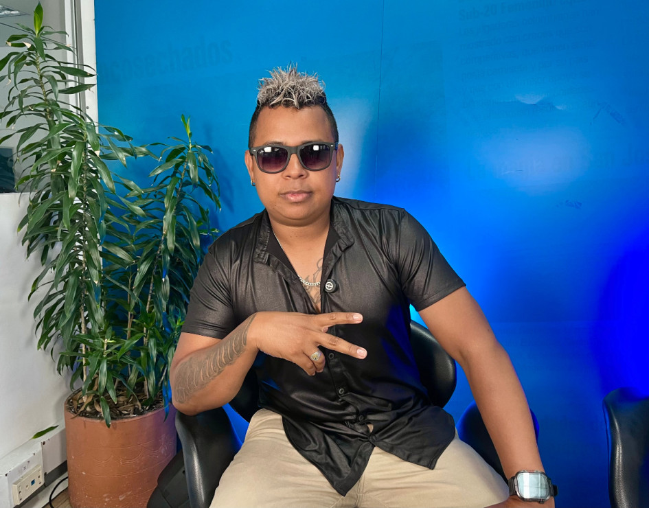 Conozca este artista de salsa barranquillero que llegó Manizales a sonar con sus canciones