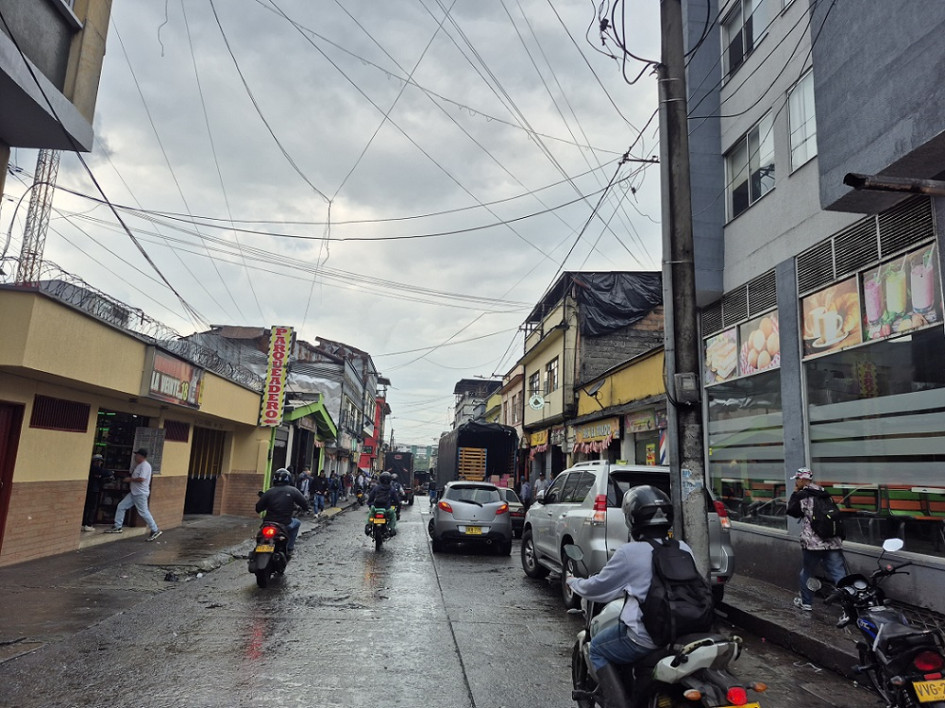 El hombre señalado retó al administrador a salir a la calle a pelear, mientras lo amenazaba con un machete.