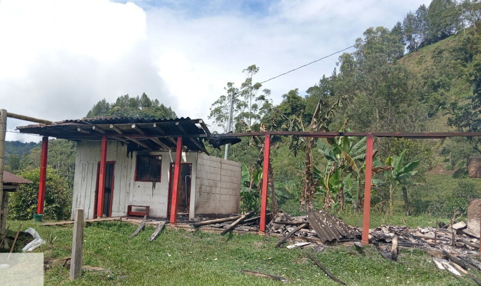 La Brigada de Emergencia de Arboleda atendió un incendio que consumió una vivienda en una vereda del Oriente de Caldas.