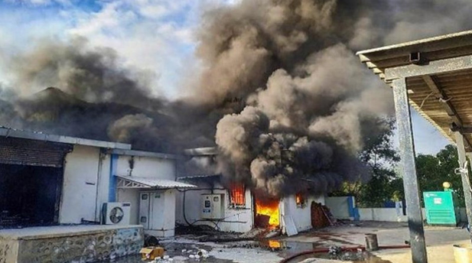 En una fábrica ilegal de petardos con 20 personas en su interior, un incendio causó una emergencia que dejó al menos siete muertos. Buscan a dos trabajadores atrapados. Fotografía utilizada como ilustración.