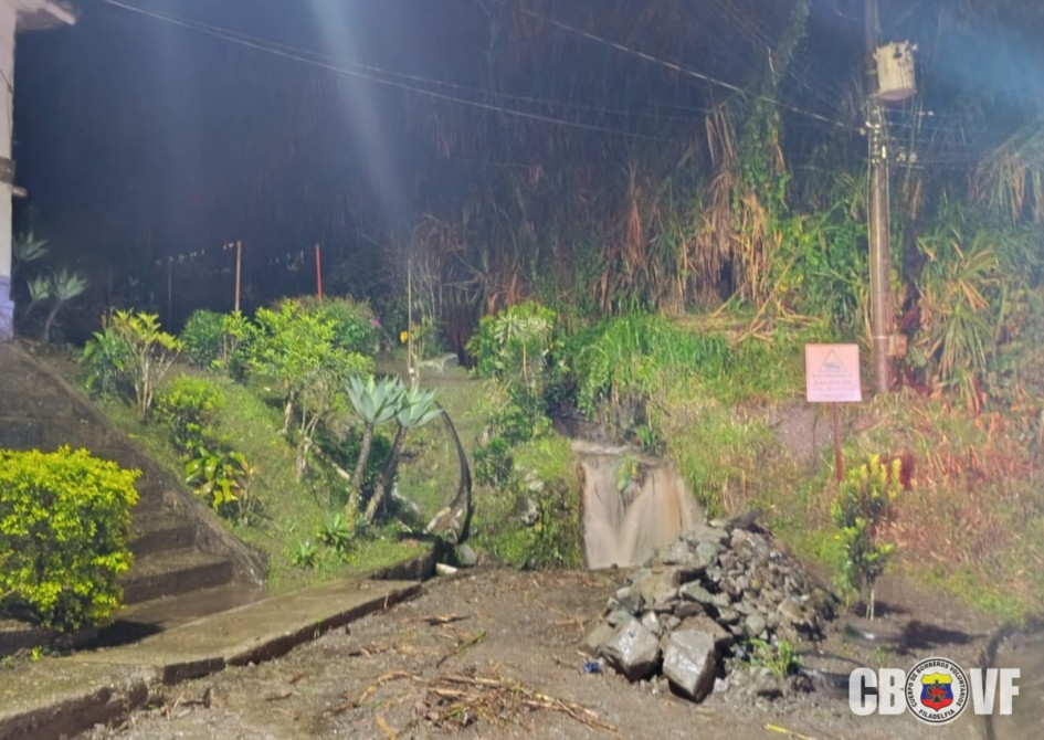 El Cuerpo de Bomberos de un municipio del Alto Occidente de Caldas reportó que ha inundaciones y desbordamiento de cañadas, que dejaron varias viviendas afectadas.