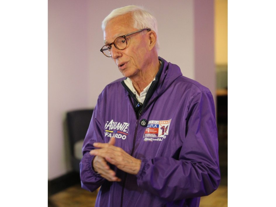 Jorge Enrique Robledo, candidato al Senado, durante su visita a Manizales.