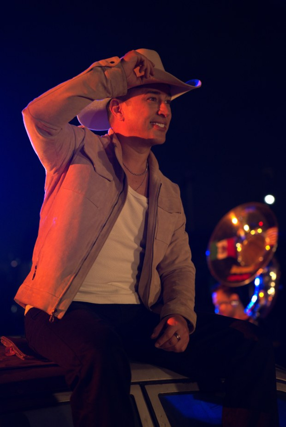 "Esta canción es para ella, para la mujer que me enseñó que el amor verdadero sí existe. Hasta hoy es mi manera de decir gracias por estar, por creer y por caminar conmigo", expresó Mateo Castro.