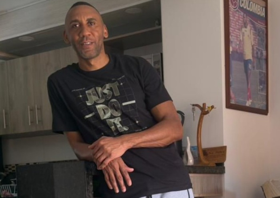 Jhon Viáfara, en su casa, luego de regresar al país. El exjugador del Once Caldas ya pagó su condena en Estados Unidos. 