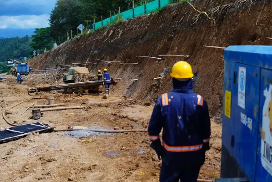 La doble calzada La Romelia - El Pollo avanza en Pereira. Busca mejorar la movilidad y el acceso al Aeropuerto Internacional Matecaña.