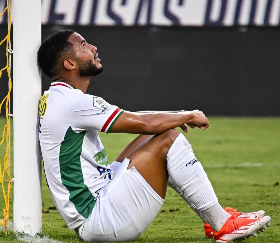 Cuatro pelotas en el palo estrelló Tolima ante Once Caldas, este domingo, en Ibagué. El Blanco sufrió su primera derrota por Liga. Cayó 2-1. Crónica del partido. En la foto, Luis Felipe Gómez, anotador del único go del Blanco.