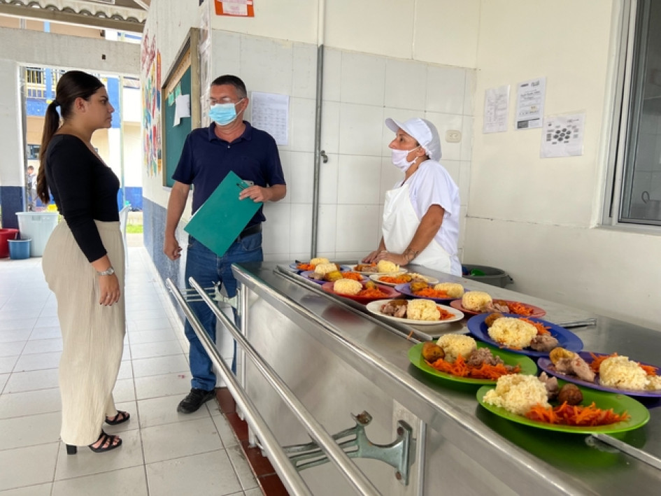 El Programa de Alimentación Escolar busca garantizar la permanencia de estudiantes en las aulas, pero fallas en su ejecución generaron alertas del ente de control.