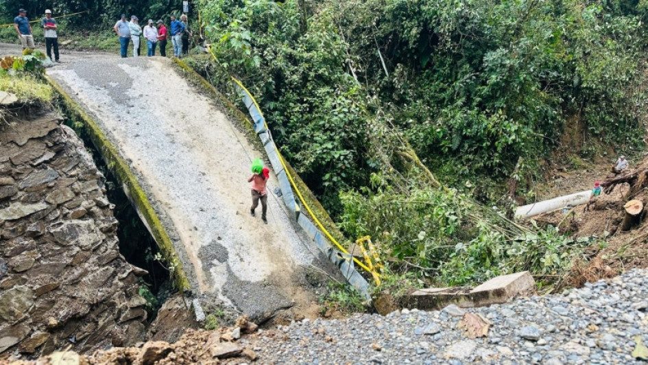 Se está a la espera de un puente militar que conectará provisionalmente al municipio de Caldas, afectado por las lluvias en Caldas.