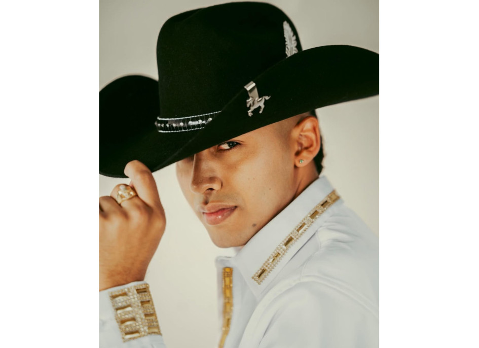 "Muchos hablan sin saber lo que uno ha vivido. Esta canción es para quienes han sido juzgados sin que nadie conozca su proceso. Es una forma de decir: mi historia es mía y nadie tiene derecho a minimizarla”, expresó Sebastián.