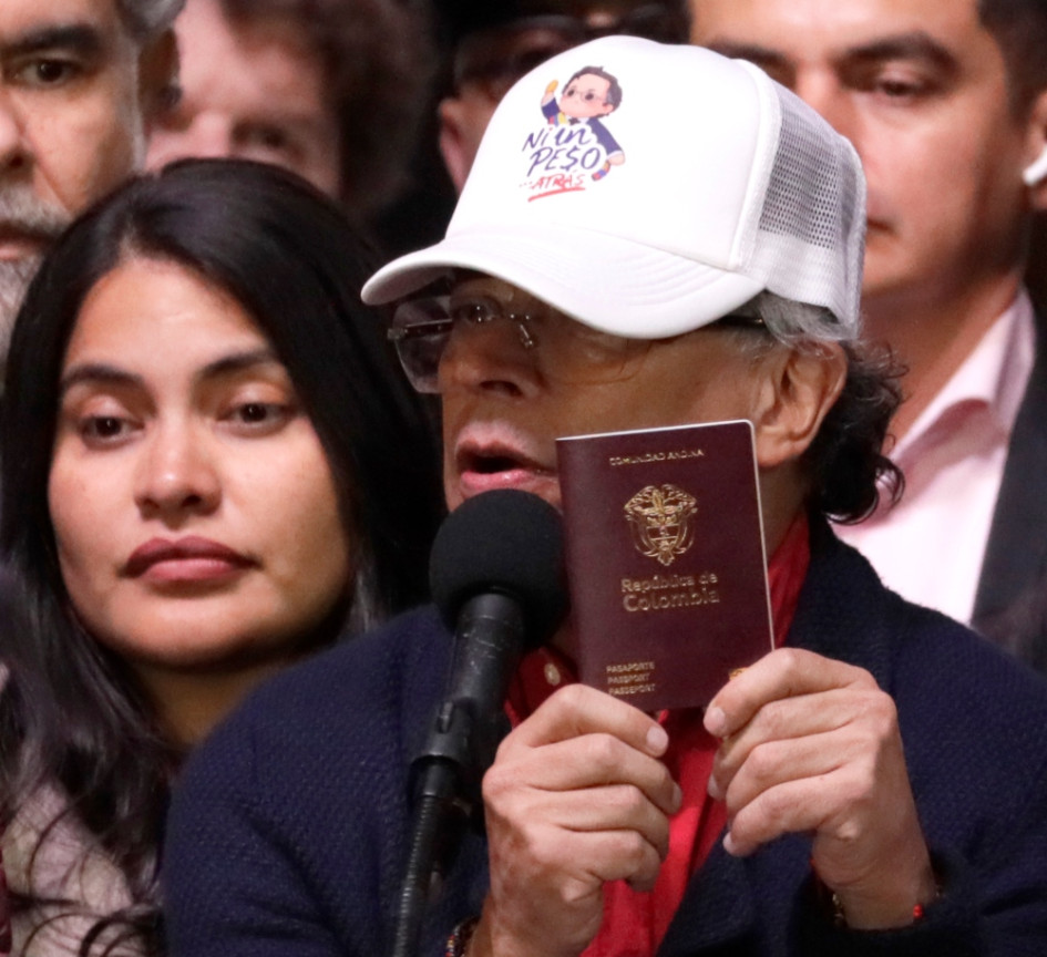 El presidente de Colombia, Gustavo Petro, habla durante una manifestación este jueves, en la Plaza de Bolívar en Bogotá (Colombia).