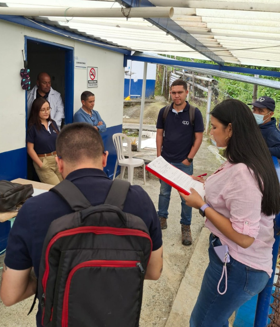 Equipos técnicos inspeccionan empresas y plantas de agua para verificar condiciones de seguridad laboral en el Quindío.