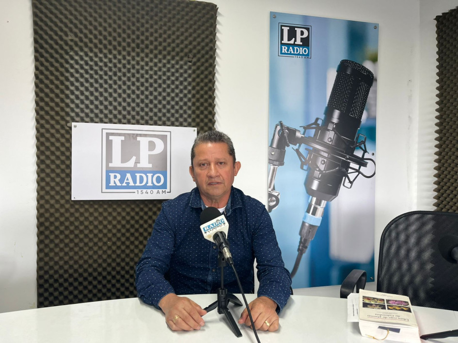  James Pineda, miembro de la Sociedad Caldense de Orquideología. 