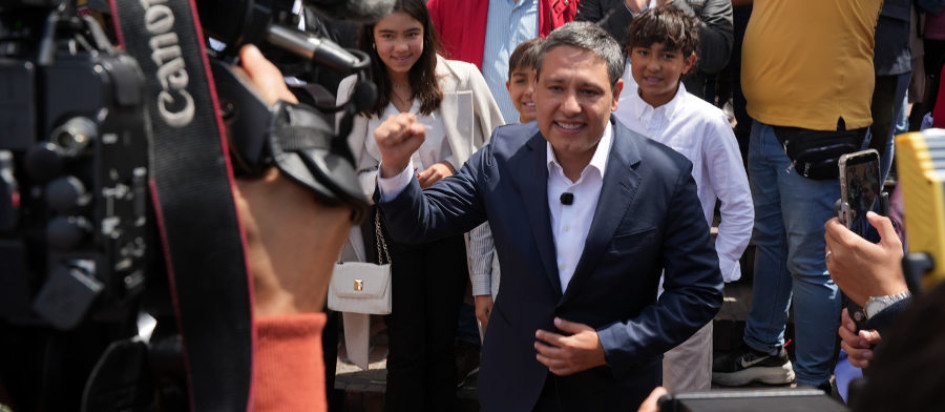 Mauricio Lizcano durante su inscripción rumbo a la Casa de Nariño