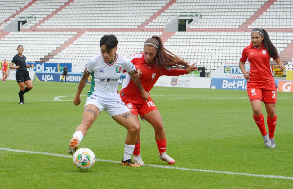 Once Caldas le plantó cara a Santa Fe en Manizales, pero el partido se le escapó de las manos en dos minutos, en su debut en la Liga Femenina 2026.