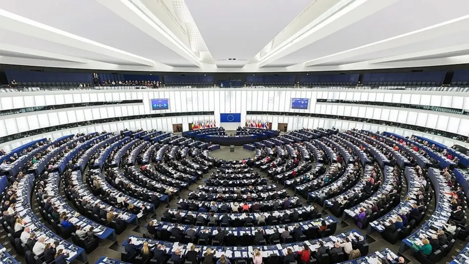 El Parlamento Europeo aprueba cambios en la normativa sobre países seguros para la devolución de migrantes.