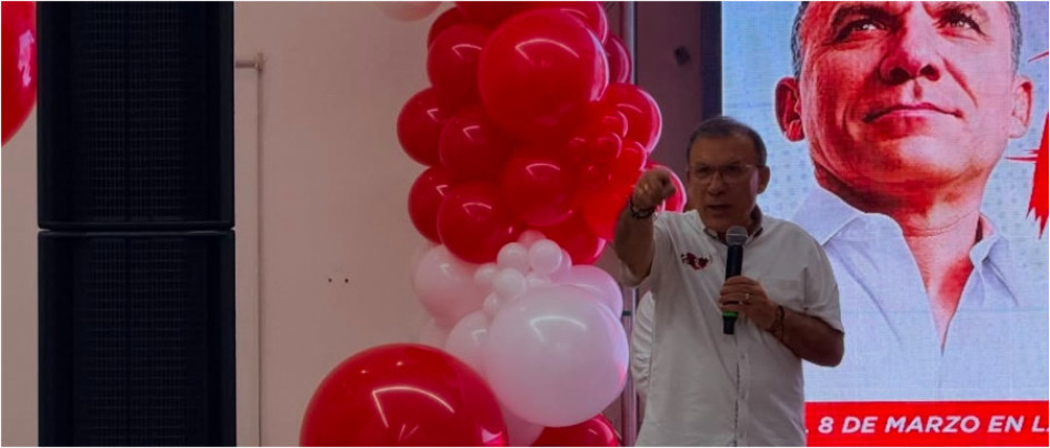 Roy Barreras, aparte de ser político, es médico y escritor de libros. 