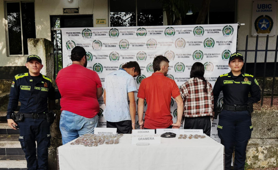 Foto| Cortesía| LA PATRIA  Se logró en trabajo entre la Policía Nacional y la Fiscalía. Uniformados de la Sijín realizaron 6 diligencias de allanamiento y registro en inmuebles utilizados como puntos de expendio de sustancias alucinógenas: barrios Inmaculada , La Plazuela , Talleres y sector bomberos, de Samaná.