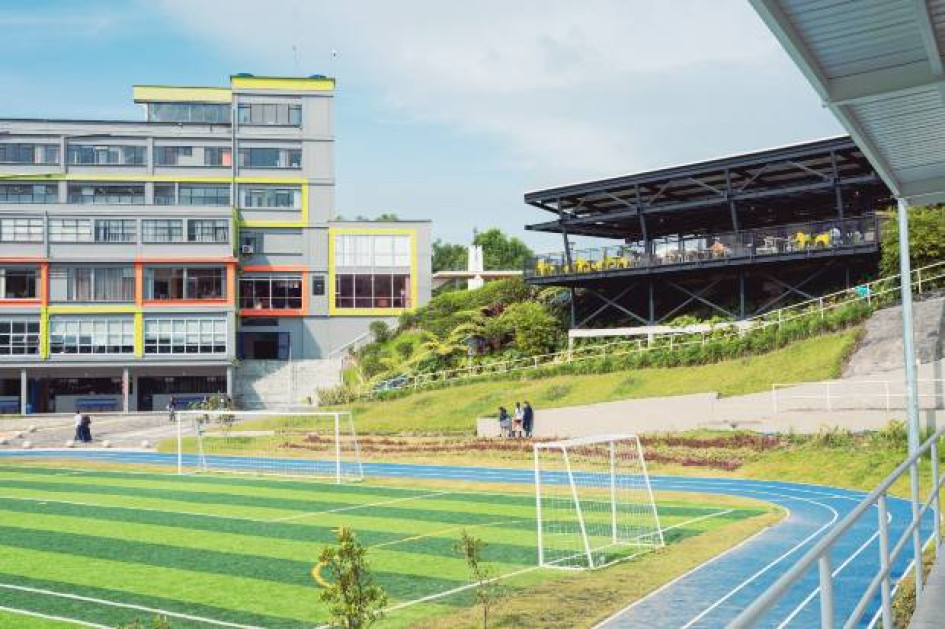 Manizales cuenta con reconocidos colegios que década tras década dejan huella en sus estudiantes activos y en sus egresados.