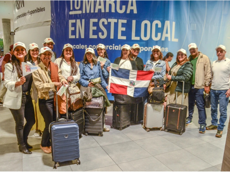 Delegación de empresarios dominicanos recorre el Quindío para conocer la oferta turística y evaluar acuerdos comerciales.