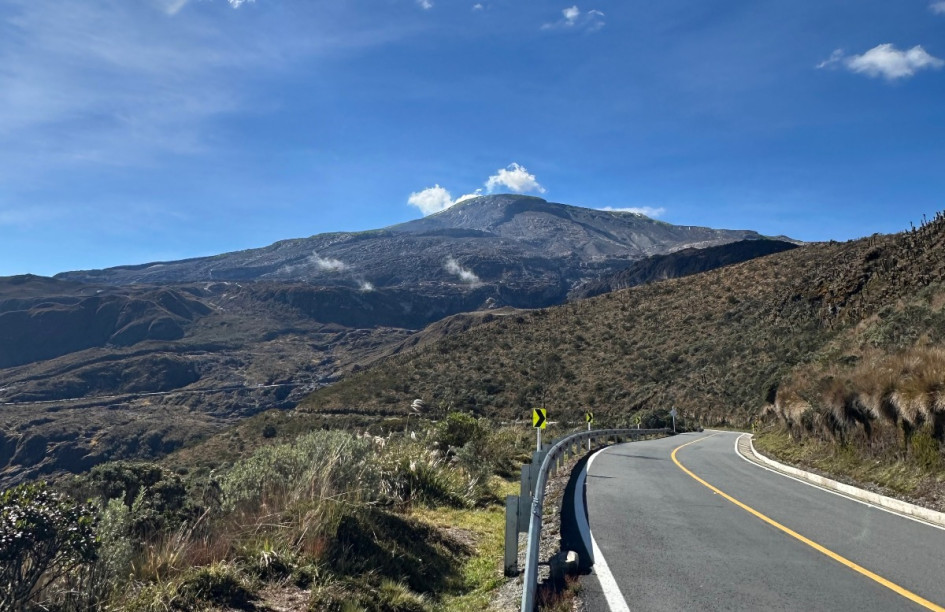 Este fin de semana hay pico y placa ambiental en la vía Manizales - Murillo, carretera que bordea el volcán Nevado del Ruiz. 