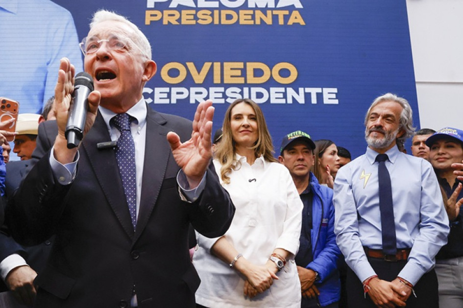 Fotos | EFE | LA PATRIA El expresidente Álvaro Uribe Vélez, líder del Centro Democrático, acompañó a Paloma Valencia y Juan Daniel Oviedo.