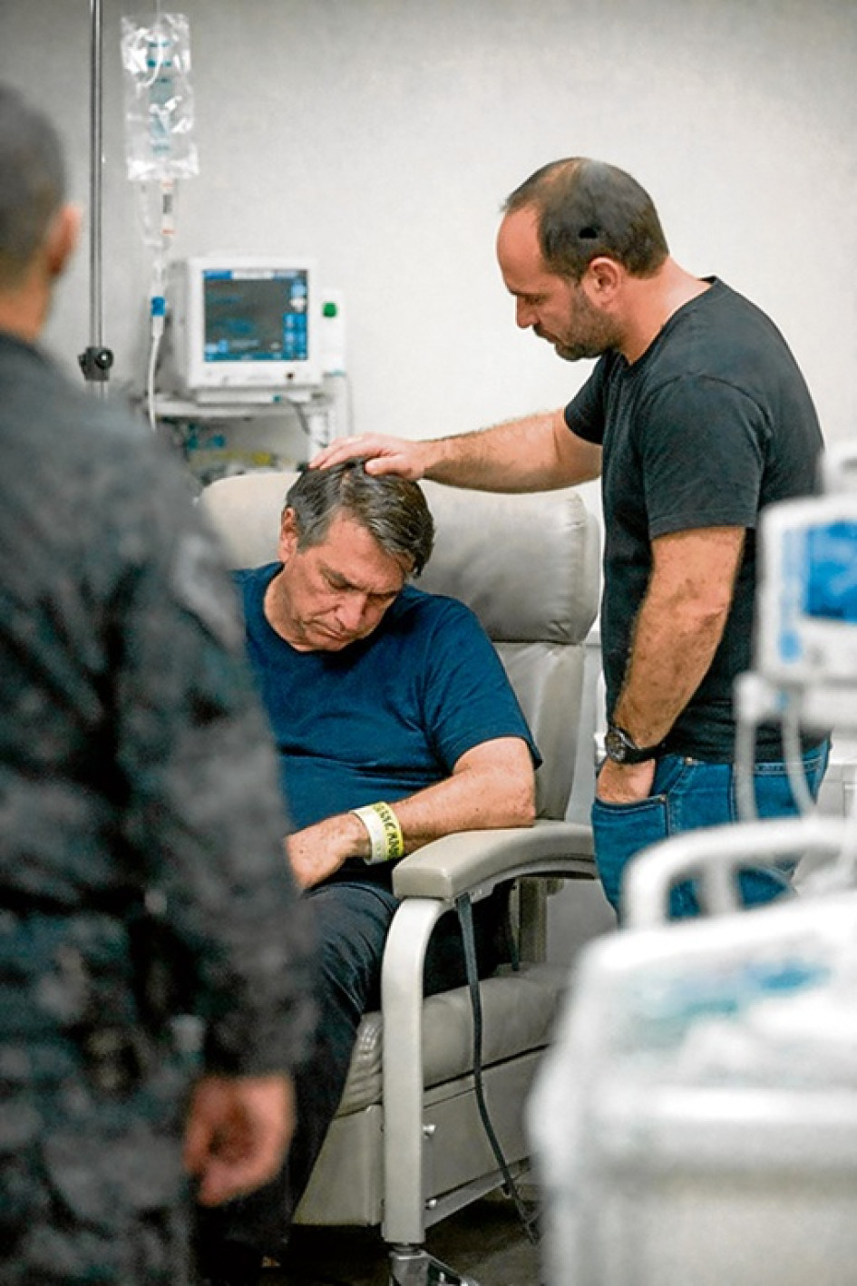 El golpista Jair Bolsonaro, de 71 años, se recupera de una neumonía.