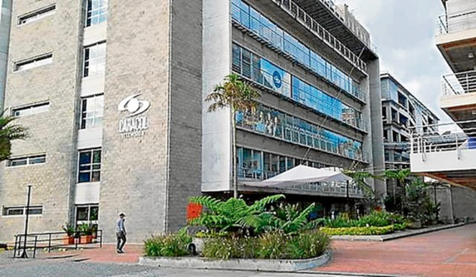 El canal Caracol Televisión retiró a los periodistas y presentadores colombianos Jorge Alfredo Vargas y Ricardo Orrego, tras las denuncias de presunto acoso sexual reveladas el viernes pasado por ese medio de comunicación.