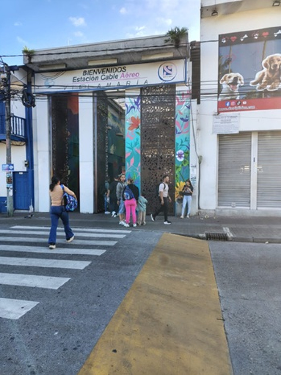 Los colados se han vuelto más frecuentes en la estación de Villamaría del cable aéreo de Manizales, donde una puerta permanece cerrada, lo cual genera confusión.