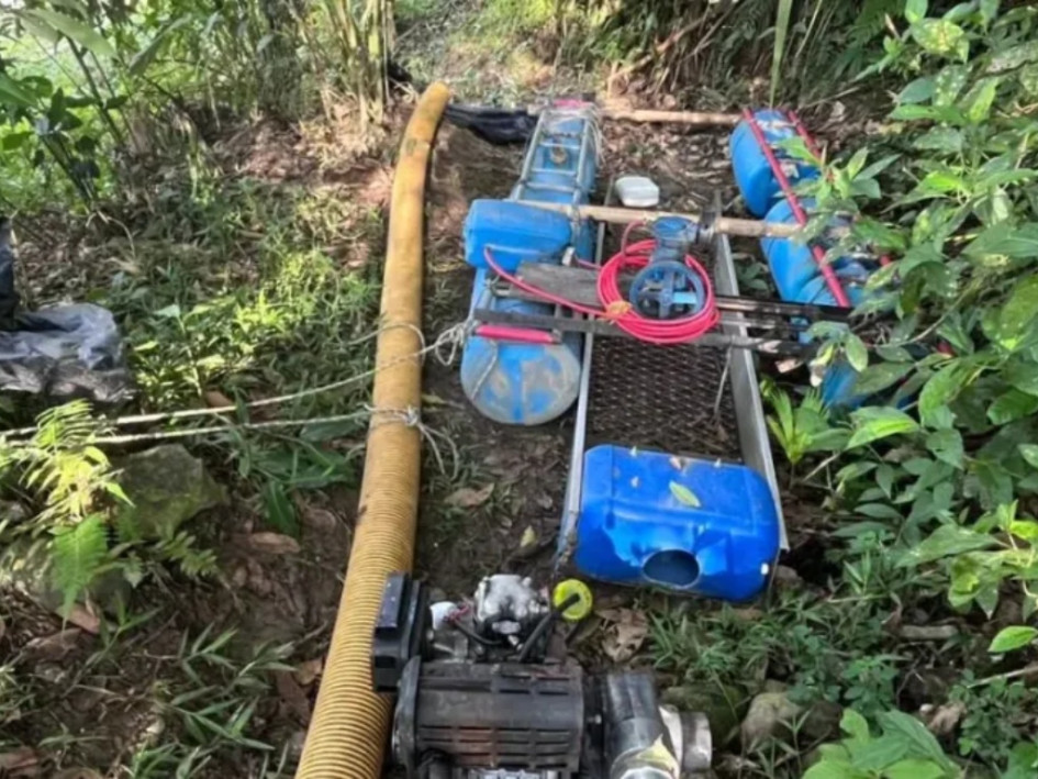 Equipos utilizados para minería ilegal fueron inutilizados en zona rural de Montenegro.