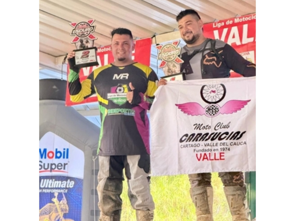 Pilotos quindianos lograron oro, plata y el mejor tiempo general en válida nacional de enduro.