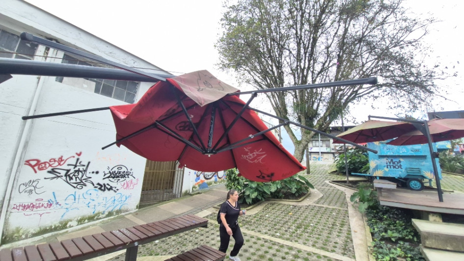 Bulevar de la 48 reclama reparaciones