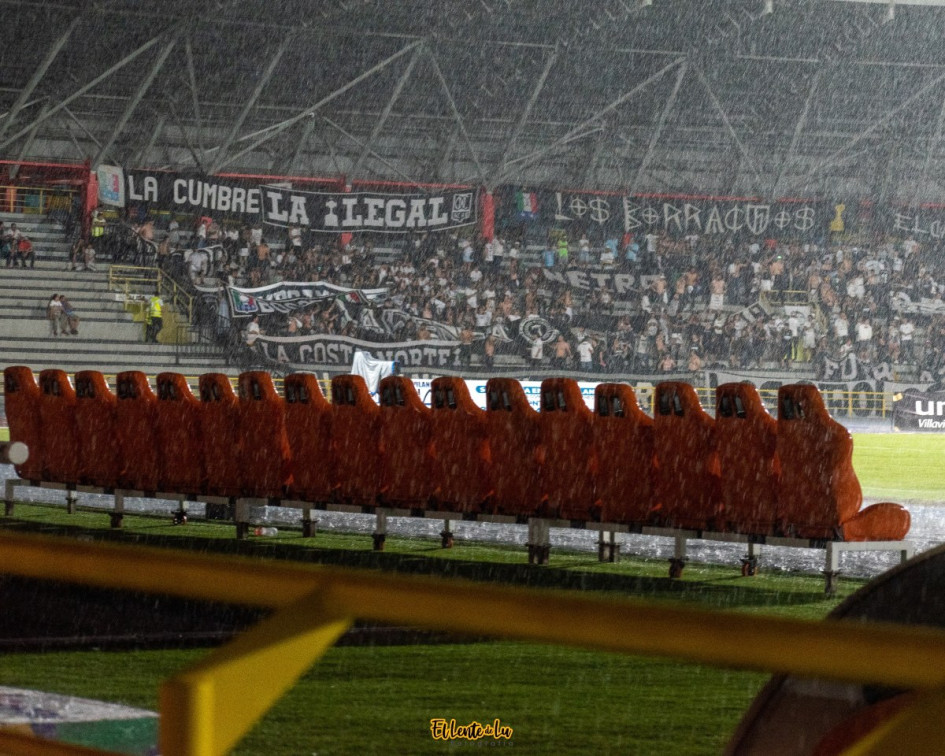 Once Caldas gana 0-1 parcialmente ante Llaneros, en Villavicencio. El partido está detenido por una tormenta eléctrica.