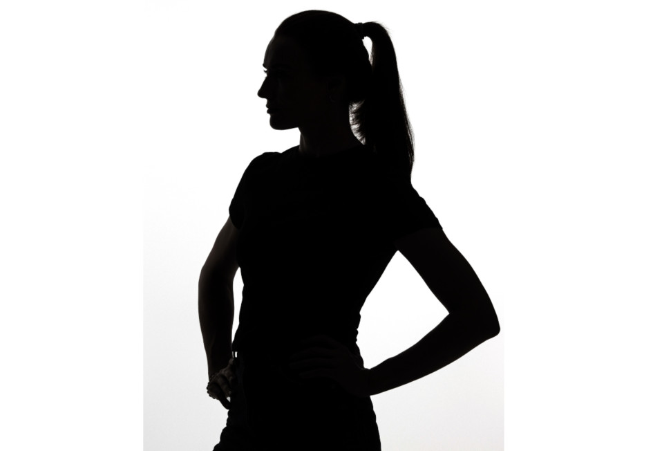 La silueta clásica del retrato de una mujer