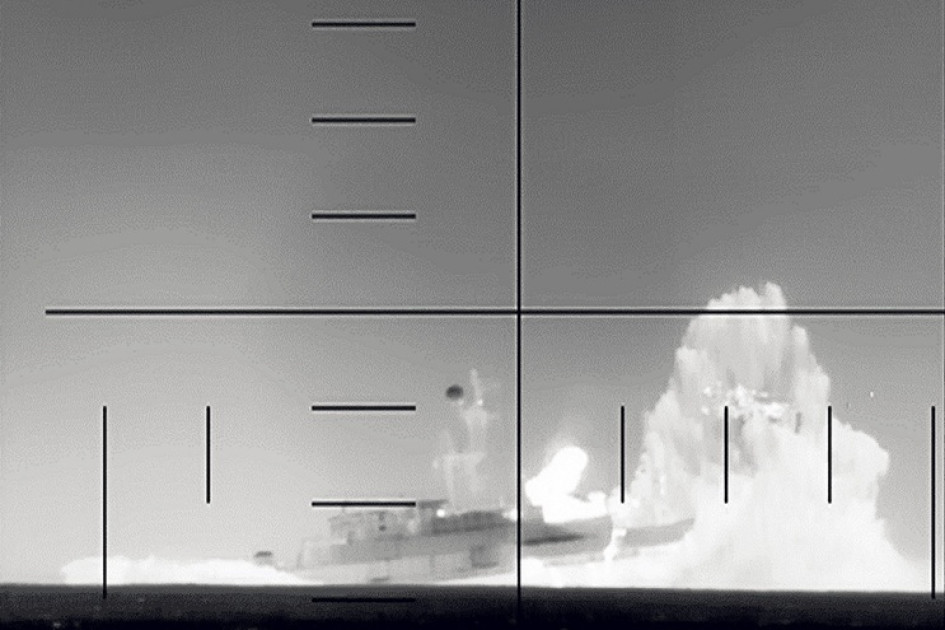 Foto | @DeptofWar | LA PATRIA  Al menos 83 personas murieron en el hundimiento de una fragata iraní por el ataque de un submarino de Estados Unidos en el Índico, de los episodios más destacados del quinto día de guerra en Oriente Medio.