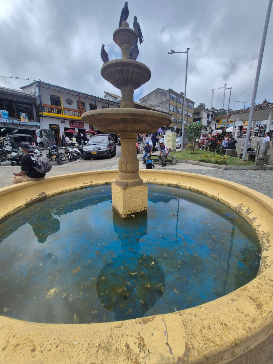 Fuente del parque de Neira, en mal estado.