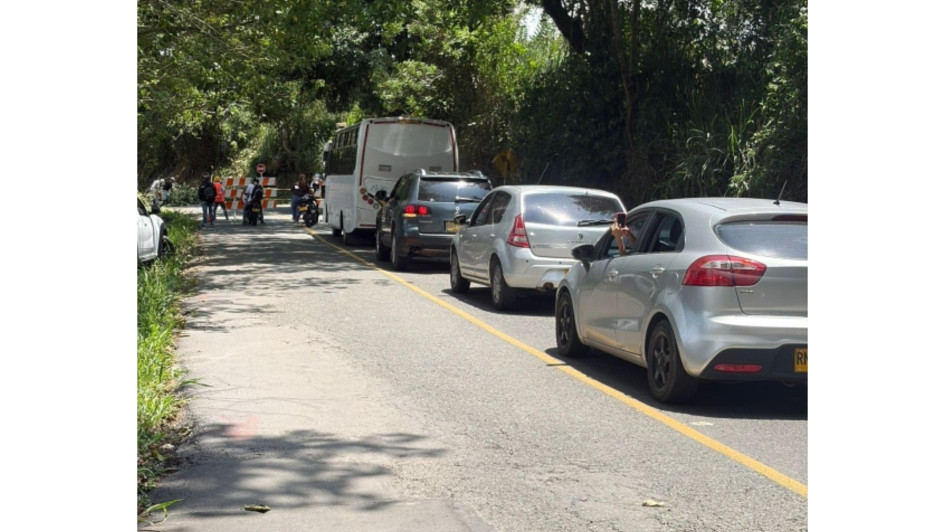 Las obras incluyen la pavimentación de 2,4 kilómetros entre Tres Puertas y el puente sobre el río Chinchiná, en la vía que conduce hacia Santágueda, vereda turística de Palestina (Caldas).