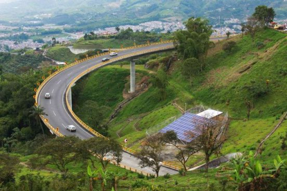 Funcionarios de tránsito de Calarcá participaron en capacitación sobre cámaras salvavidas y estrategias para mejorar la seguridad en las vías del municipio.