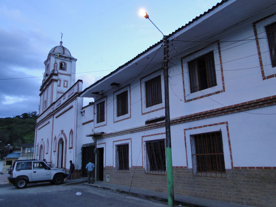 Un policía muerto y ocho heridos deja atentado con explosivos en vía Panamericana del departamento de Cauca