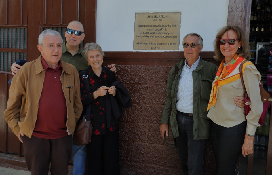 En el pueblo patrimonio de Caldas develan placa para recordar a médico y escritor destacado
