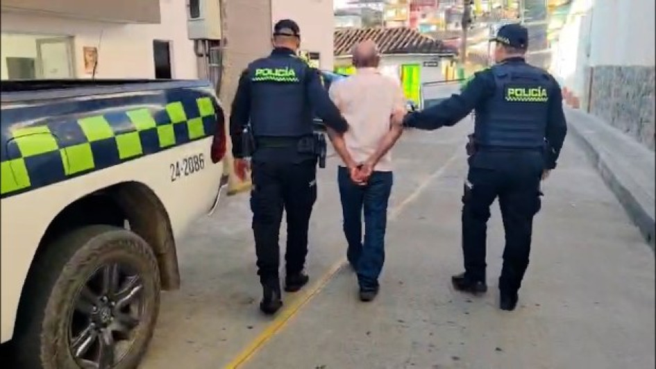 De acuerdo con la investigación, los hechos habrían ocurrido el 12 de octubre del 2024, cuando el hoy capturado, aprovechando la confianza que tenía con la familia de la víctima, vulnera la integridad de la menor de 14 años de edad.