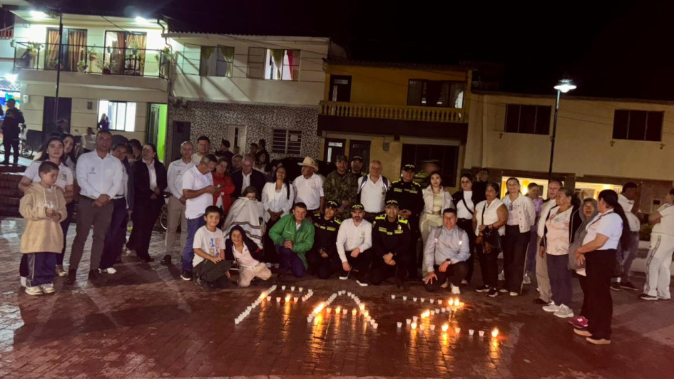 Montebonito, en Marulanda (Caldas), conmemoró 20 años de la toma guerrillera con actos simbólicos para honrar a las víctimas y fortalecer la memoria histórica.