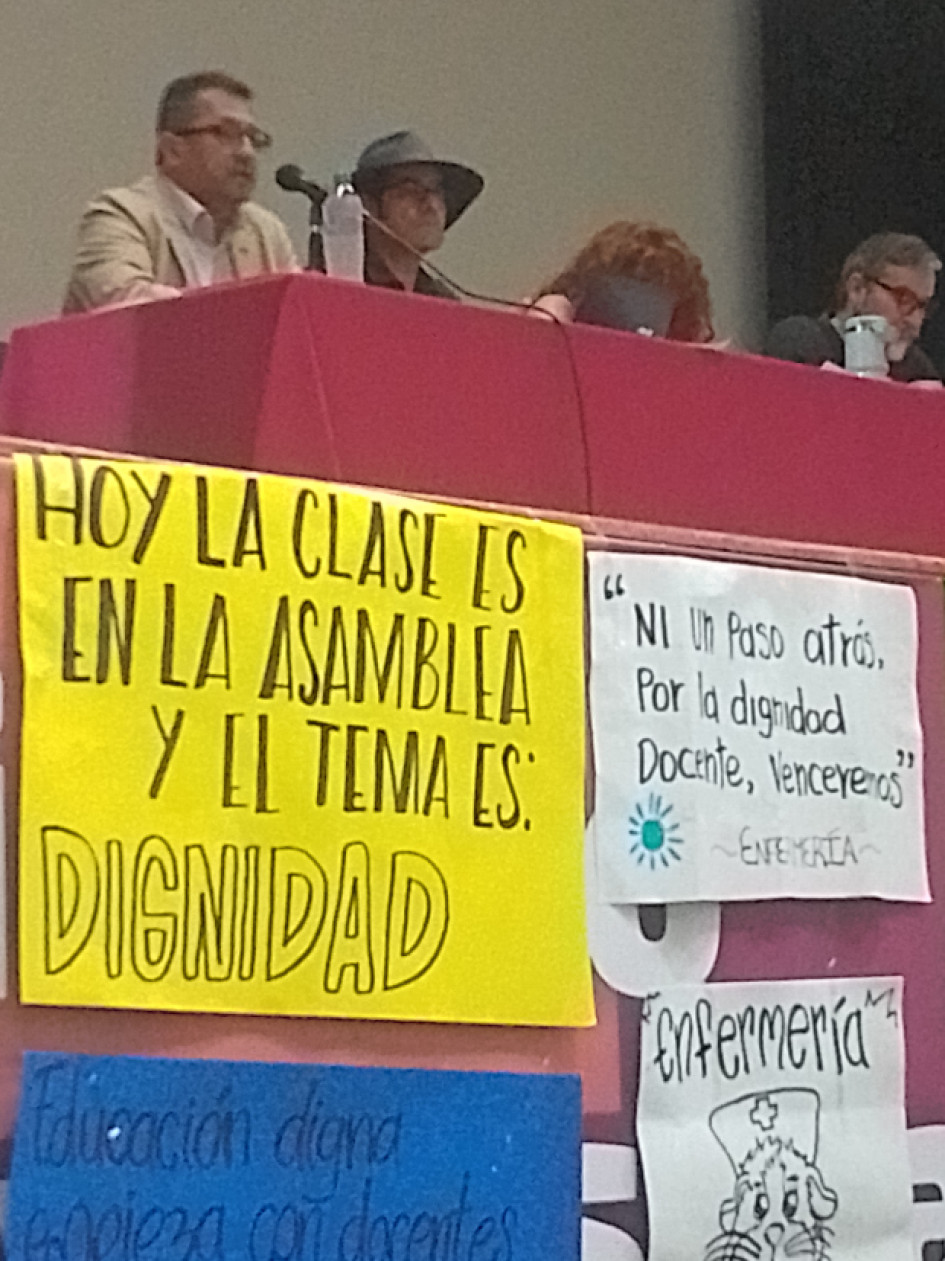 Foto I LA PATRIA  En la asamblea de la mesa de profesores ocasiones, efectuada este martes 25 de marzo, rindieron informes de los docentes, estudiantes y de la Rectoría