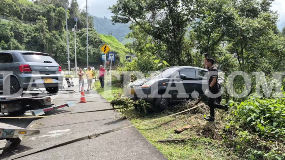 En el vehículo accidentado solo se movilizaba el conductor, a quien llevaron al Hospital de Caldas.