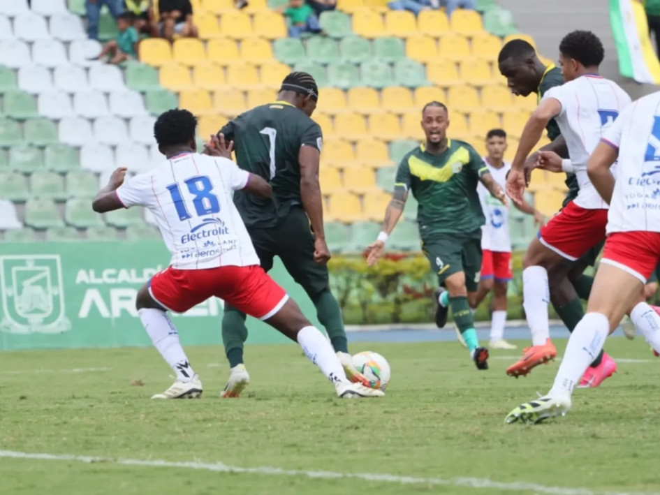 Unión Magdalena celebró en Armenia tras vencer 2-1 y acabar con el invicto del Deportes Quindío.