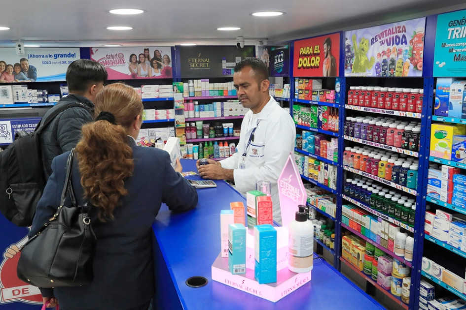 Farmacias Similares, de la mano de su emblemático Dr. Simi, busca consolidarse en Colombia.