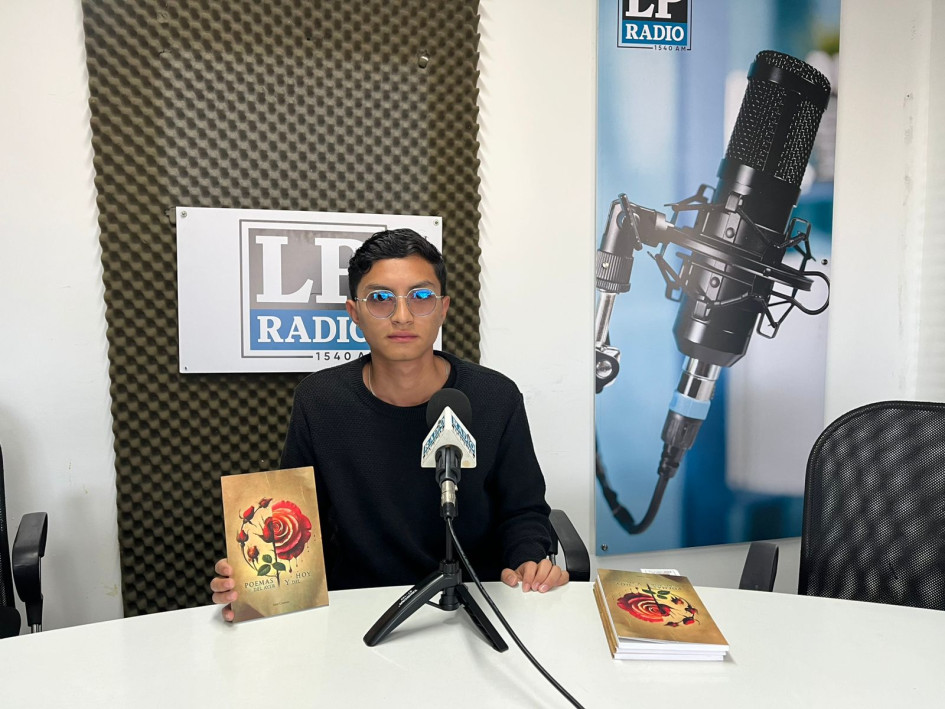 Juan Esteban Cuestas Ríos, autor del libro Poemas del ayer y del hoy. 