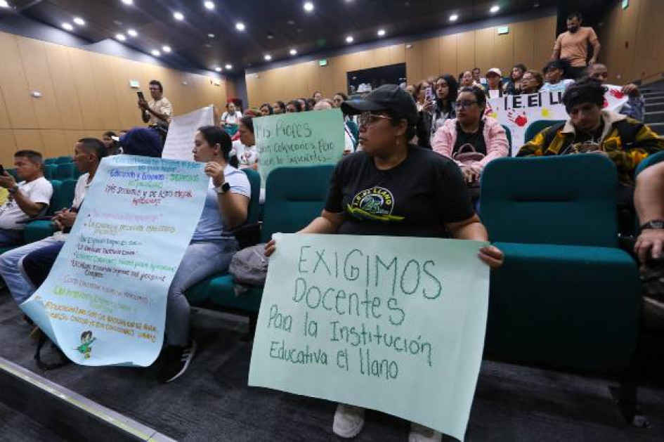 Foto I Luis Fernando Trejos I LA PATRIA. De la reunión de ayer de la comunidad del colegio El Llano de Marmato y la Secretaría de Educación de Caldas, se desprendió una inspección hoy a la Institución Educativa. Es con el propósito de verificar cuántos estudiantes tiene y definir si requiere seis o tres docentes más.