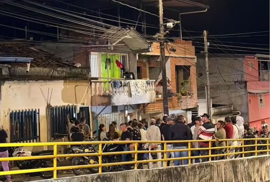 Según las autoridades, las víctimas fueron alias Mellizo, la compañera sentimental y un menor de edad. 